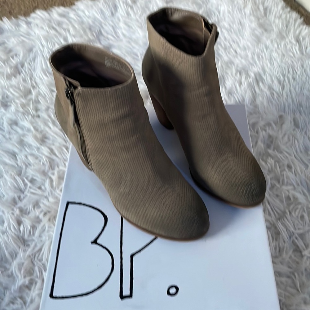 BP trolley boot in taupe nubuck size 7